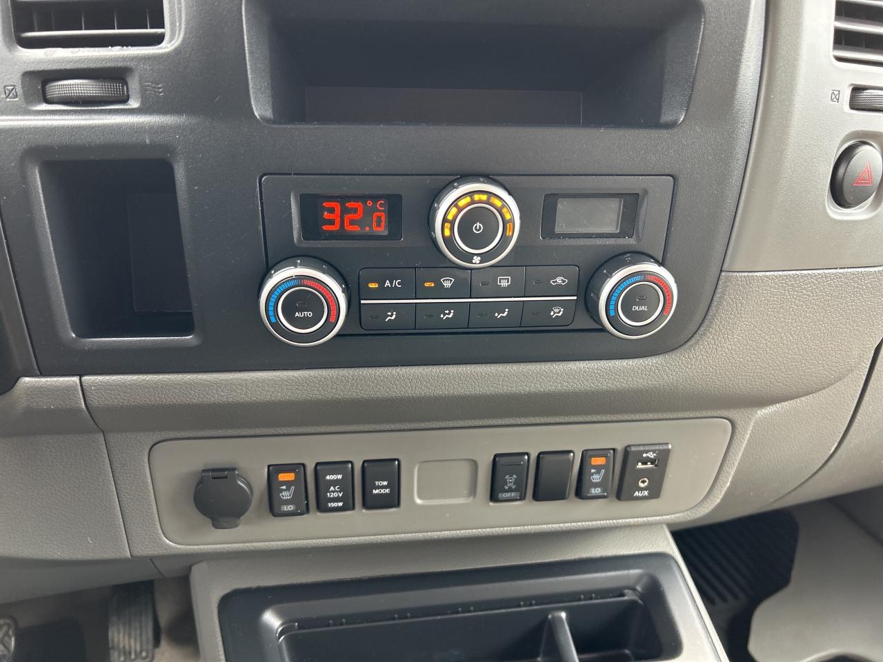 2020 Nissan NV 3500 HD SL V8, 12 PASSENGER, LEATHER, BACK UP CAM! Photo