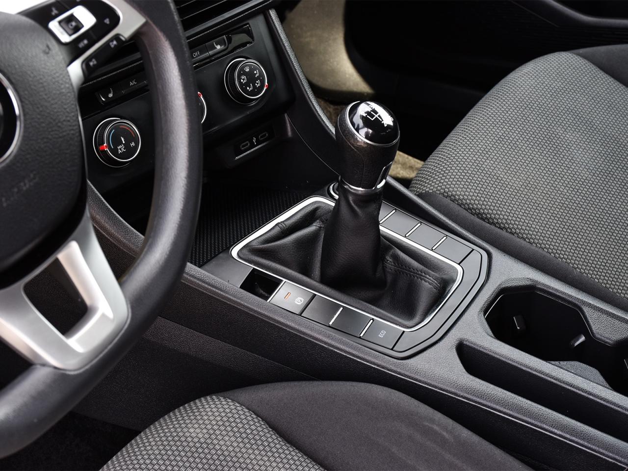 2021 Volkswagen Jetta Comfortline ~Bluetooth ~Heated Seats ~Alloys ~Cam Photo