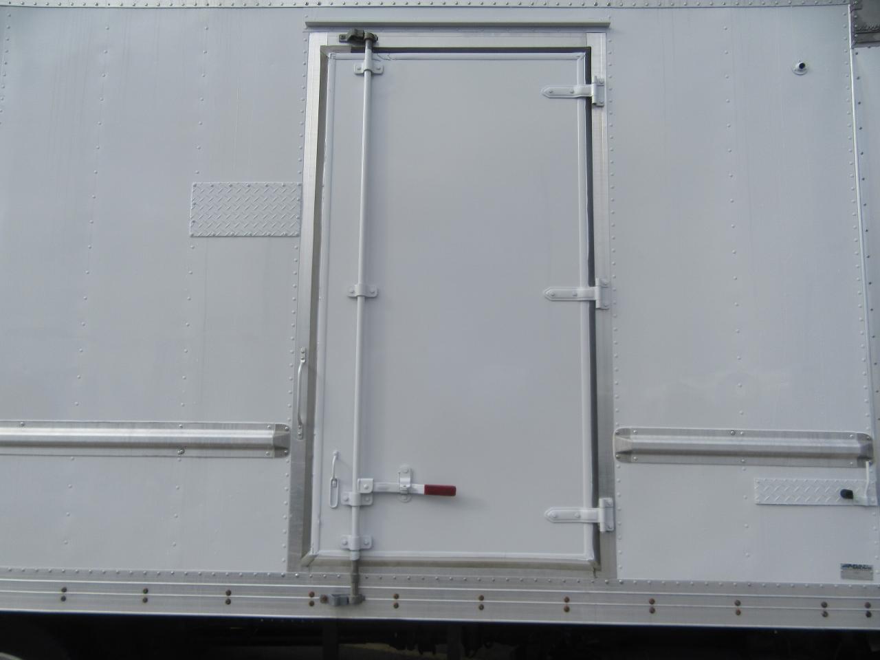 2020 Hino 195 Commercial DIESEL 20FT BOX CARRIER SELF CONTAINED REEFER Photo