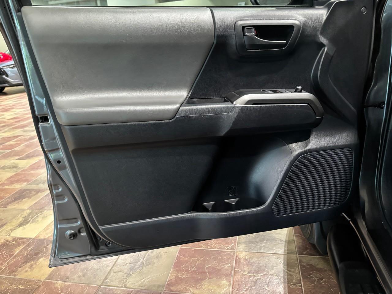 2018 Toyota Tacoma SR5 Photo