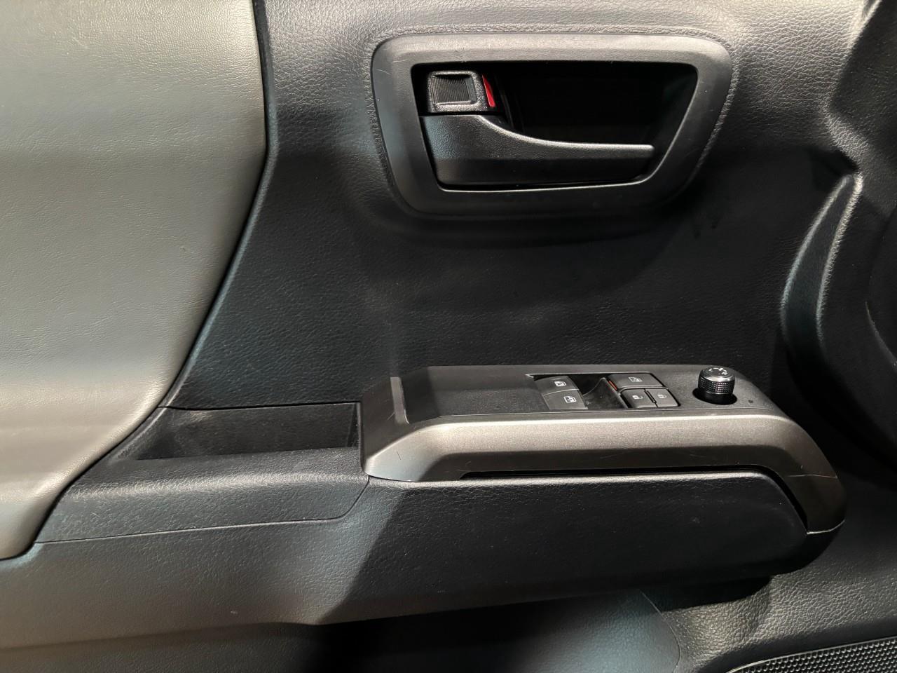 2018 Toyota Tacoma SR5 Photo