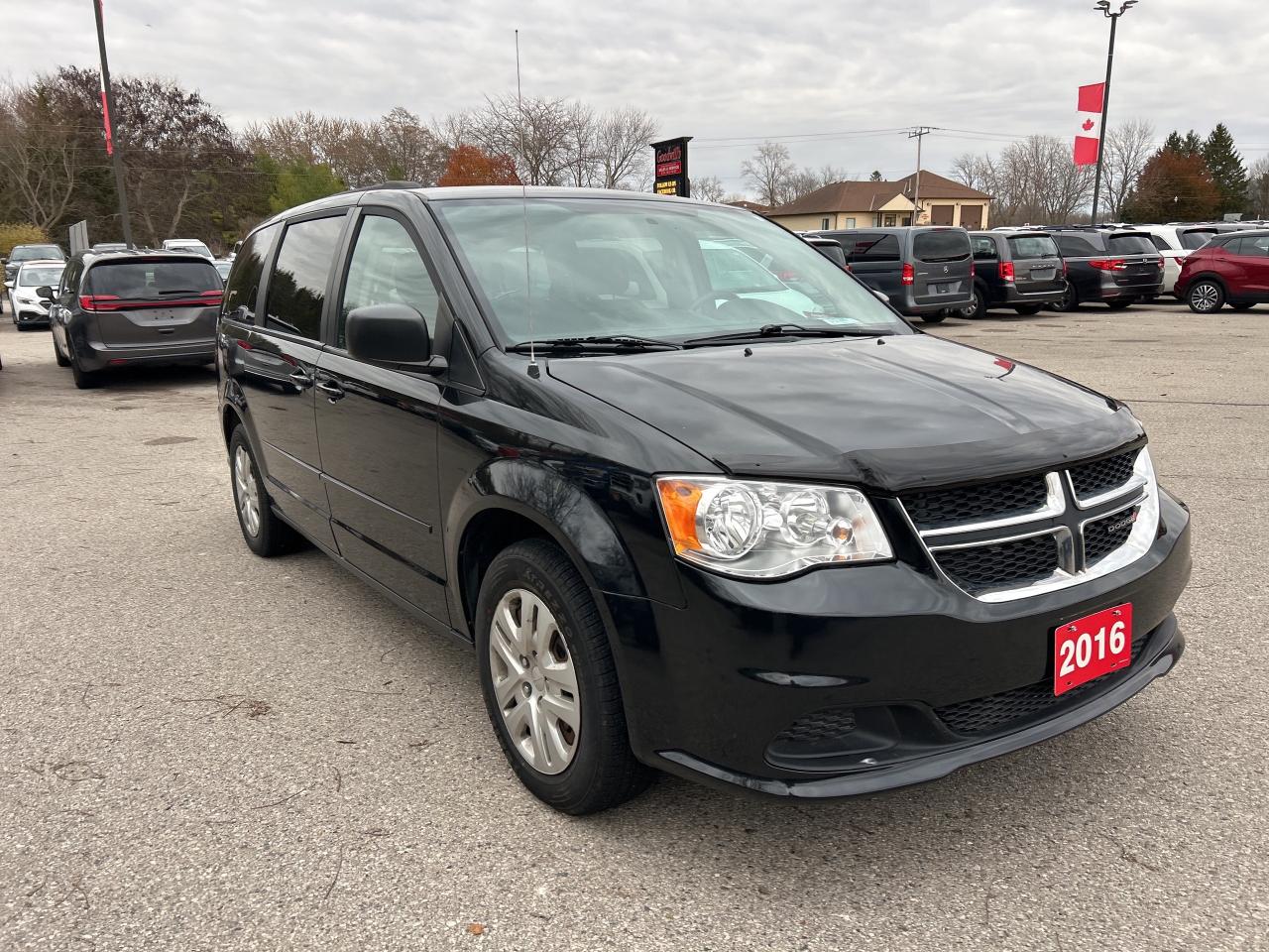 2016 Dodge Grand Caravan SE, QUAD SEATS! Photo