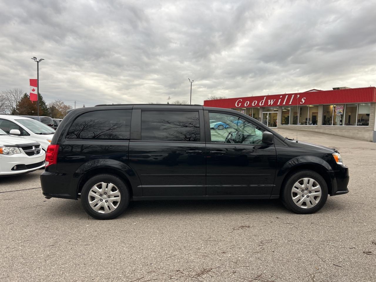 2016 Dodge Grand Caravan SE, QUAD SEATS! Photo4