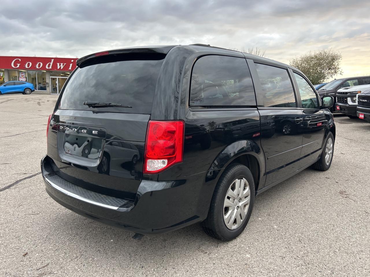 2016 Dodge Grand Caravan SE, QUAD SEATS! Photo