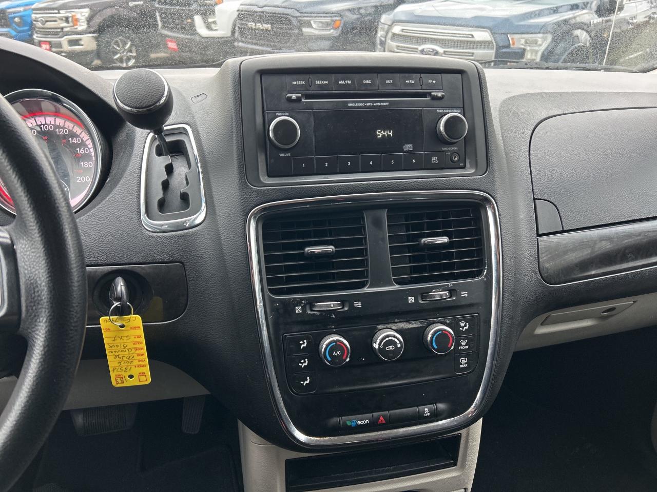 2016 Dodge Grand Caravan SE, QUAD SEATS! Photo