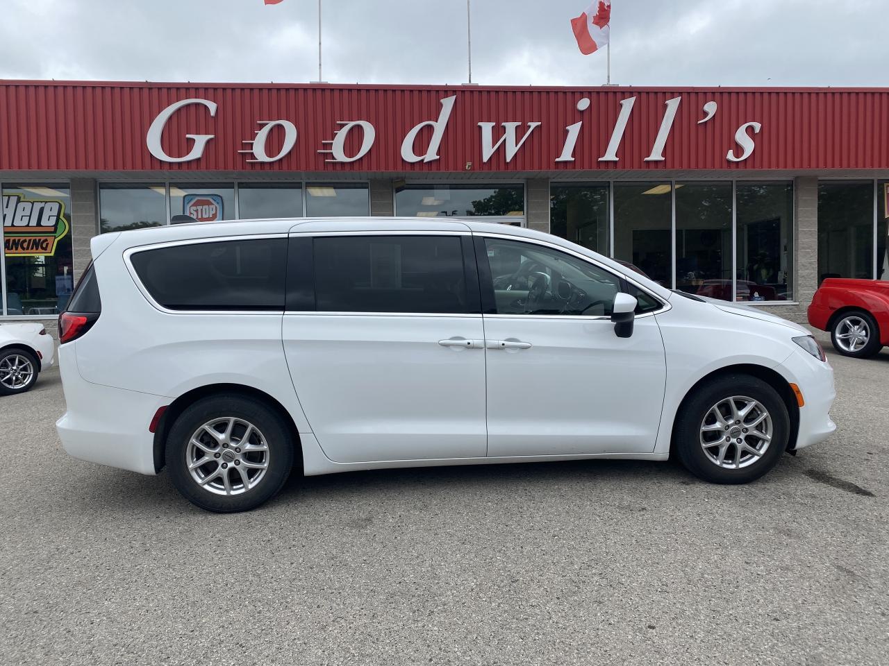 2022 Chrysler Grand Caravan SXT, POWER SLIDING DOORS, REMOTE START! Photo0