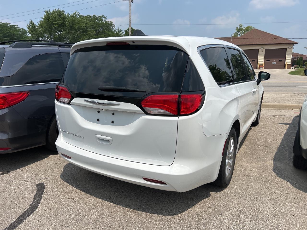 2022 Chrysler Grand Caravan SXT, POWER SLIDING DOORS, REMOTE START! Photo4