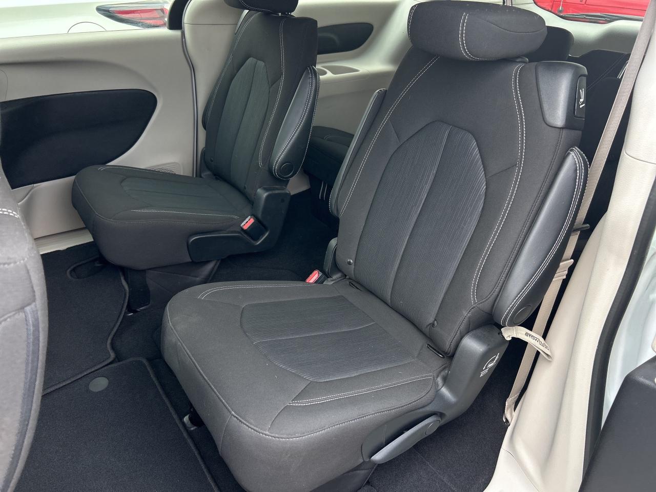 2022 Chrysler Grand Caravan SXT, POWER SLIDING DOORS, REMOTE START! Photo