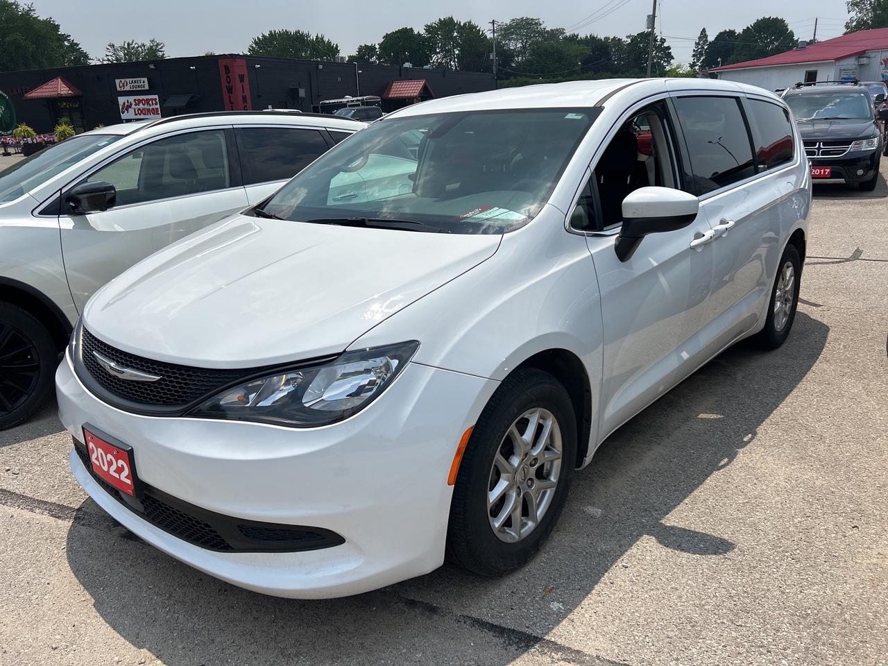 2022 Chrysler Grand Caravan SXT, POWER SLIDING DOORS, REMOTE START! Photo