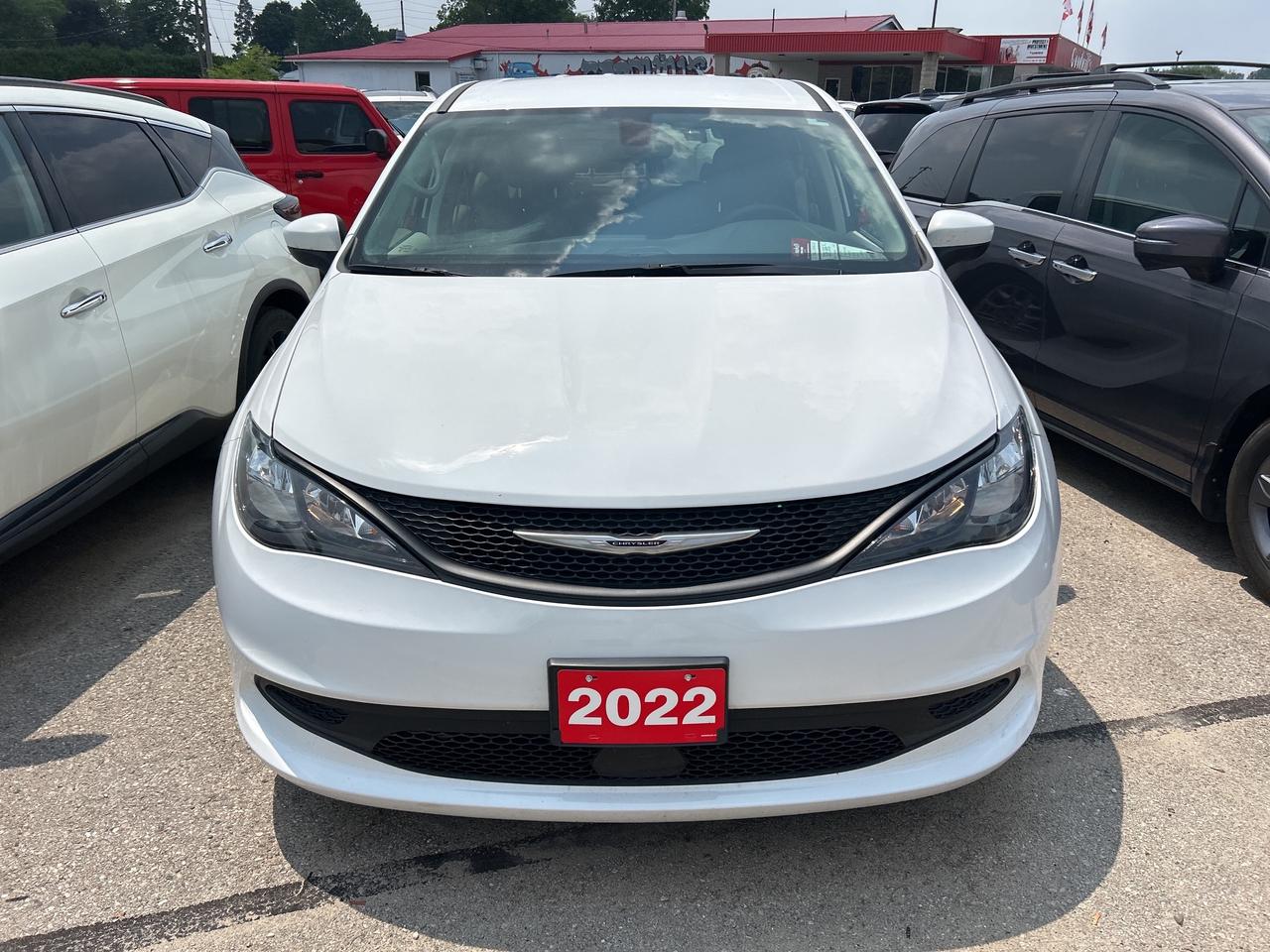2022 Chrysler Grand Caravan SXT, POWER SLIDING DOORS, REMOTE START! Photo