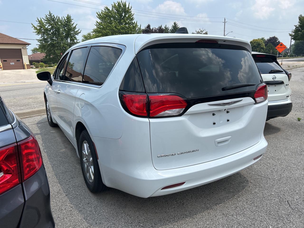 2022 Chrysler Grand Caravan SXT, POWER SLIDING DOORS, REMOTE START! Photo