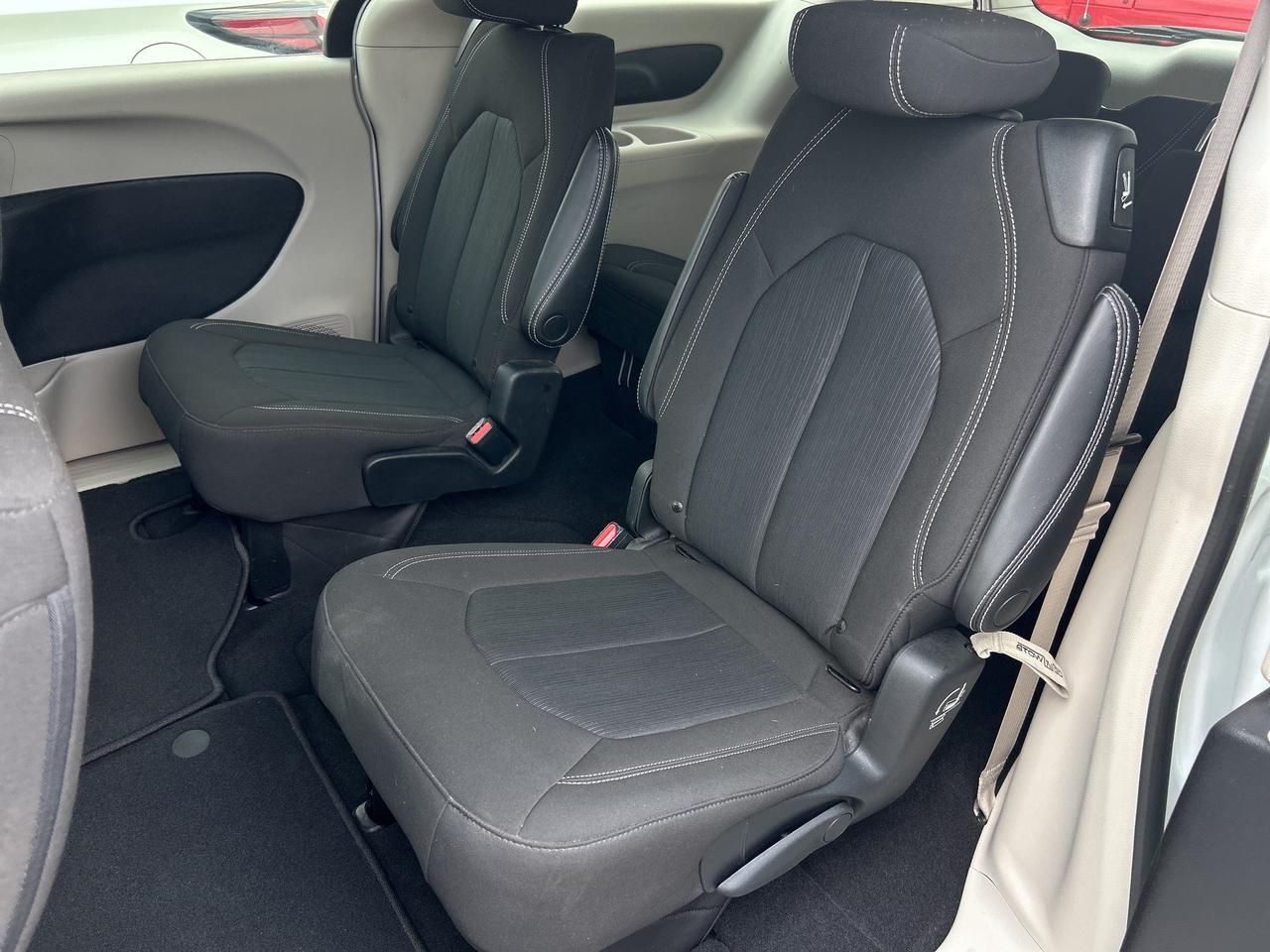 2022 Chrysler Grand Caravan SXT, POWER SLIDING DOORS, REMOTE START! Photo