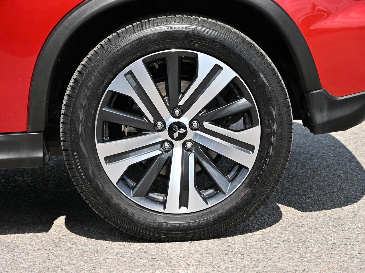 2023 Mitsubishi RVR SE AWC ~Heated Leather ~Moonroof ~Bluetooth ~Cam Photo4