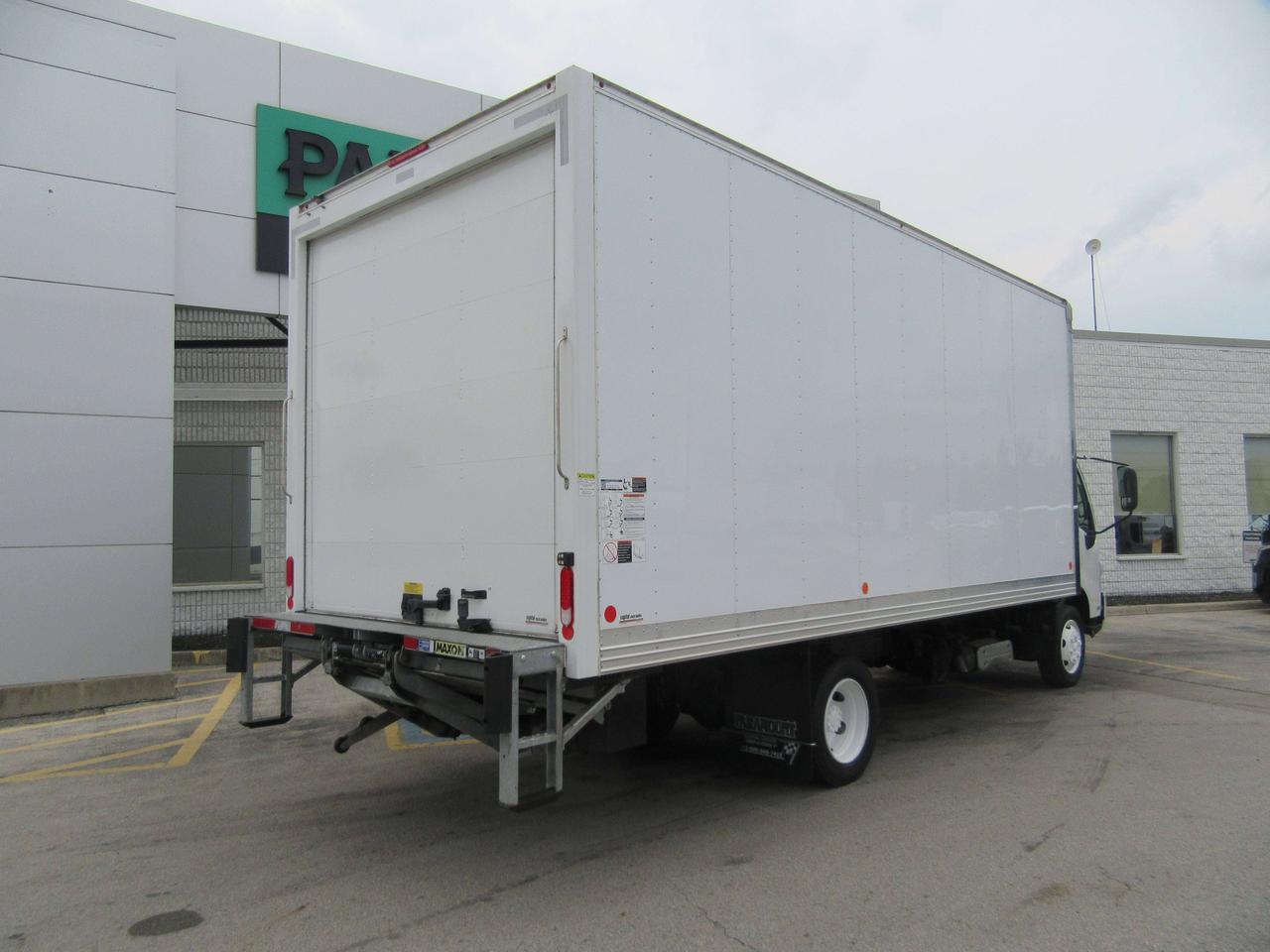 2020 Hino 195 DIESEL 20FT HIGH & WIDE BOX WITH POWER LIFTGATE Photo2
