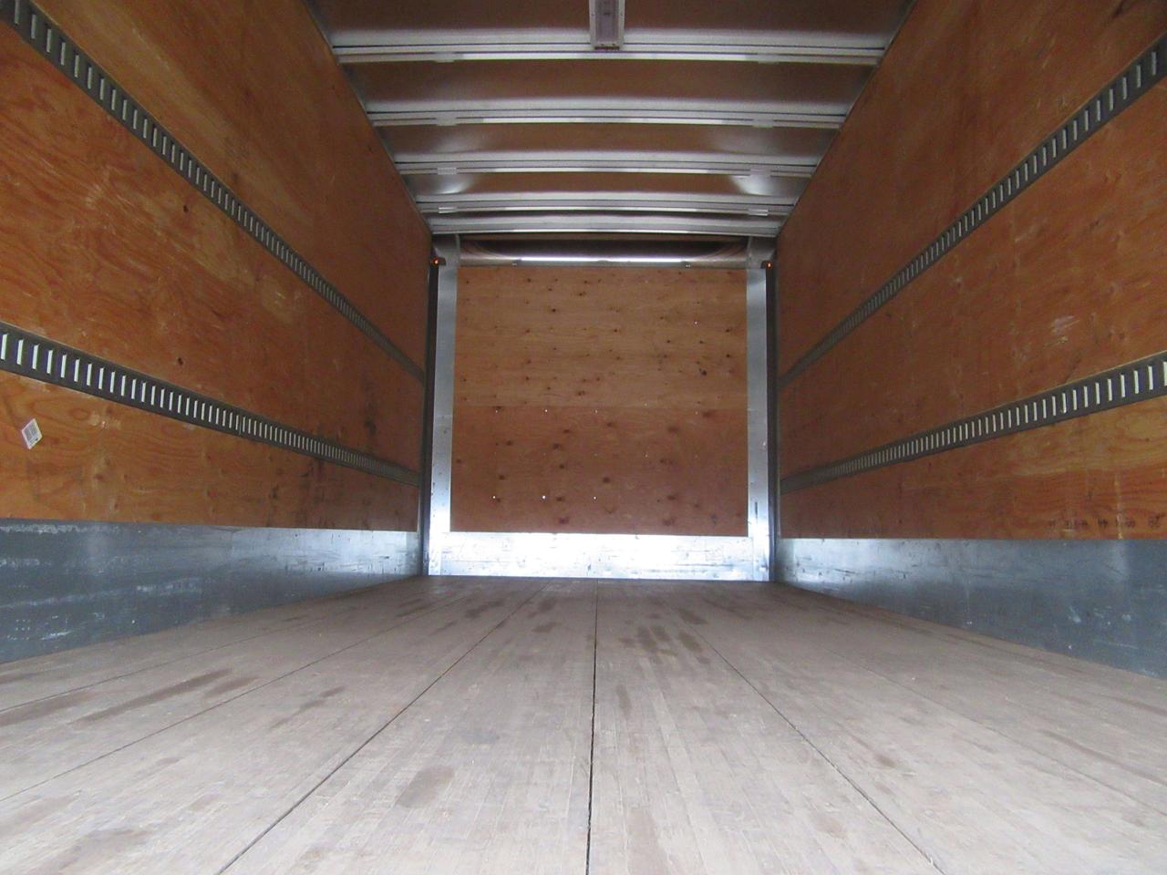 2020 Hino 195 DIESEL 20FT HIGH & WIDE BOX WITH POWER LIFTGATE Photo