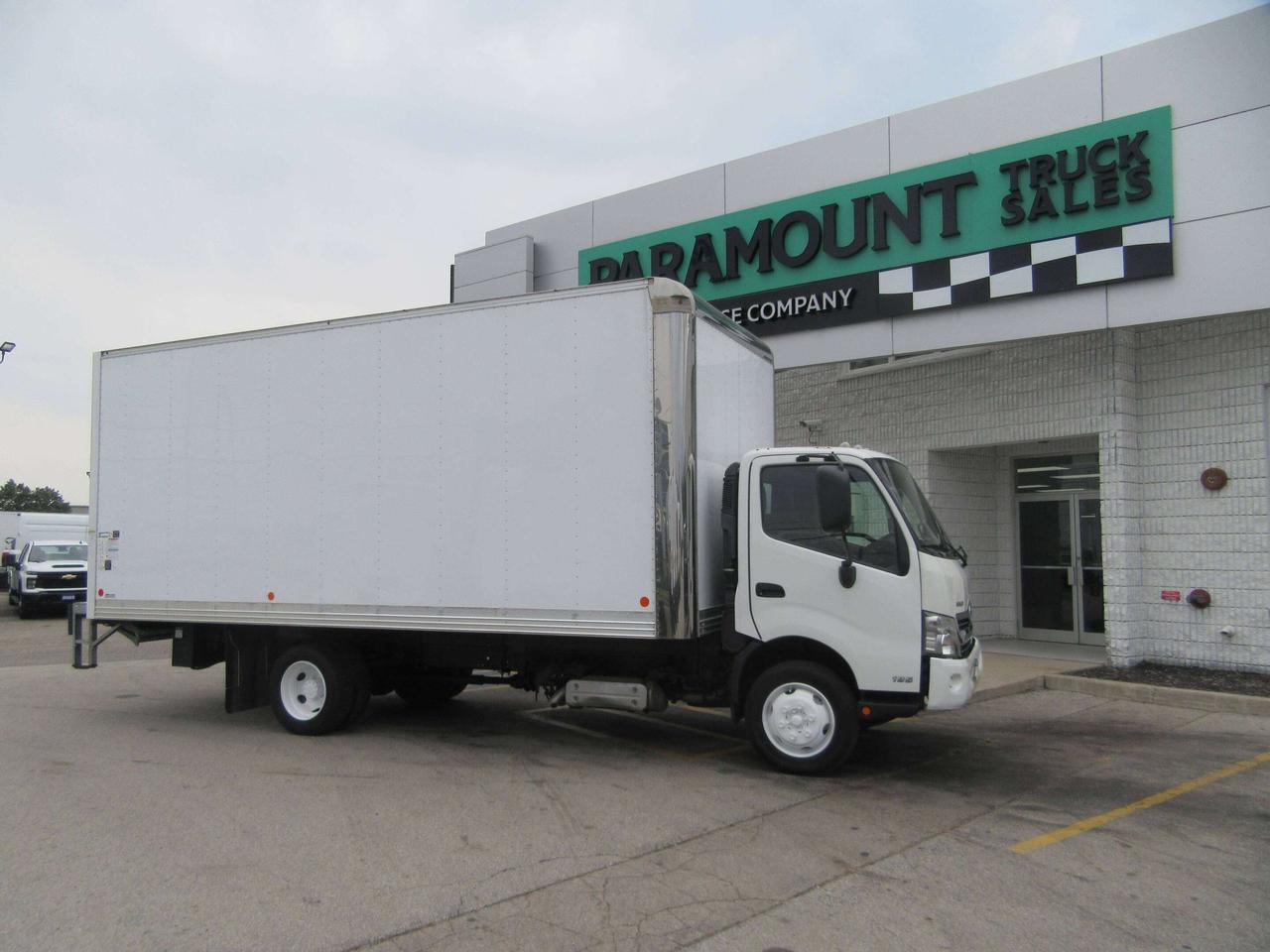 2020 Hino 195 DIESEL 20FT HIGH & WIDE BOX WITH POWER LIFTGATE Photo