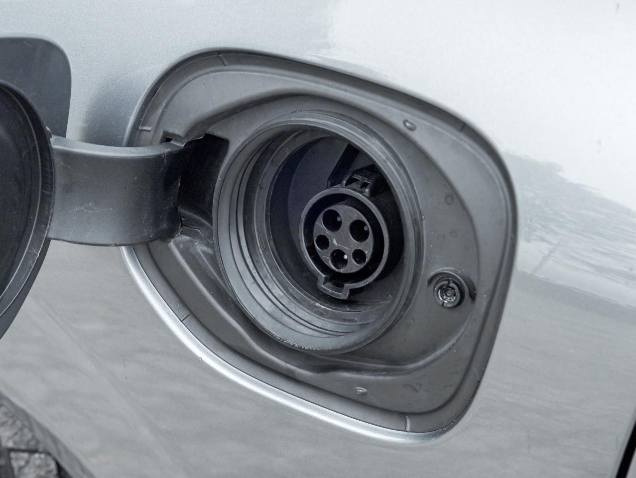 2021 Volvo XC60 Recharge T8 eAWD PHEV Inscription Exp  CPO Photo