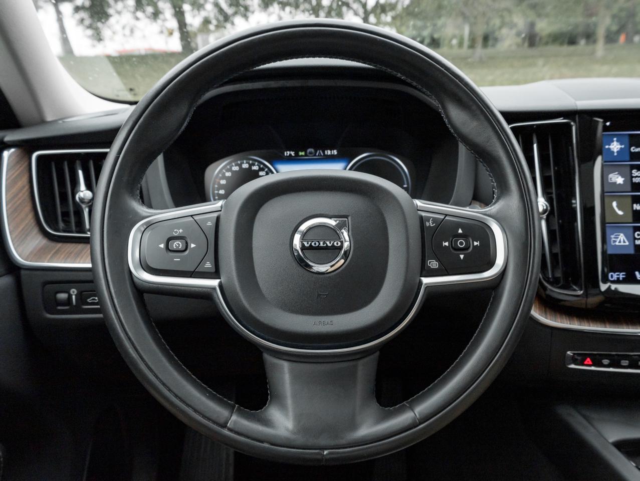 2021 Volvo XC60 Recharge T8 eAWD PHEV Inscription Exp  CPO Photo