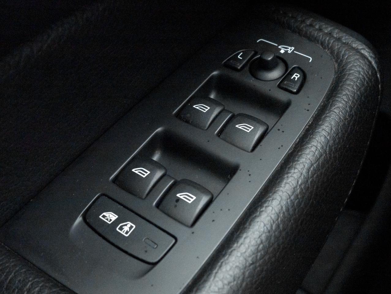 2021 Volvo XC60 Plug-In Hybrid Recharge T8 eAWD PHEV Inscription Exp  CPO Photo