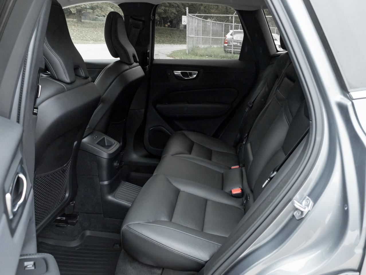 2021 Volvo XC60 Recharge T8 eAWD PHEV Inscription Exp  CPO Photo