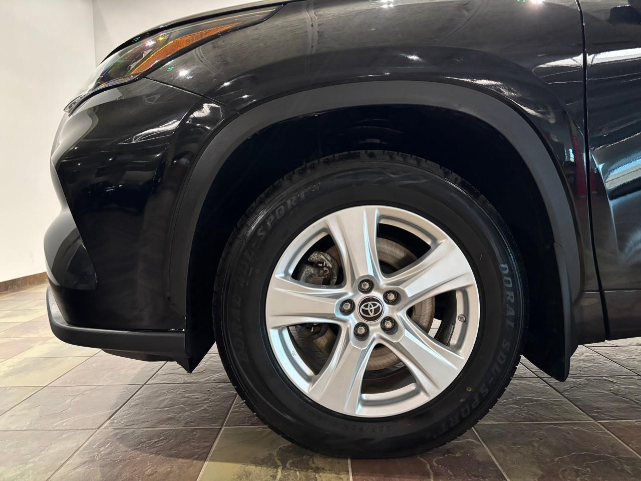 2023 Toyota Highlander LIMITED  Photo