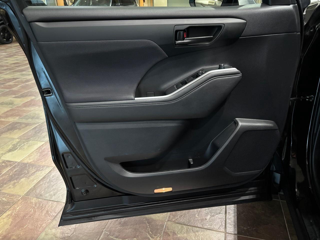 2023 Toyota Highlander LIMITED  Photo