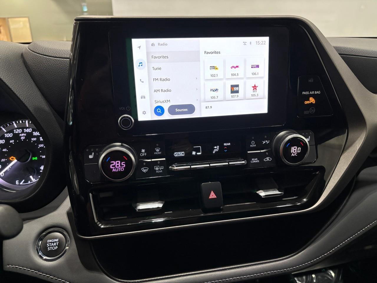 2023 Toyota Highlander LIMITED  Photo