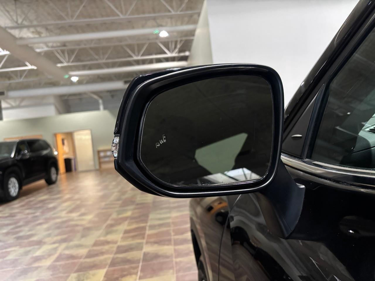 2023 Toyota Highlander LIMITED  Photo