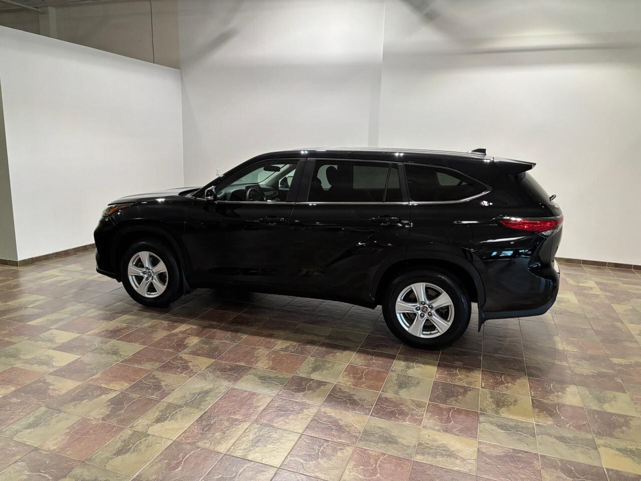 2023 Toyota Highlander LE AWD Photo