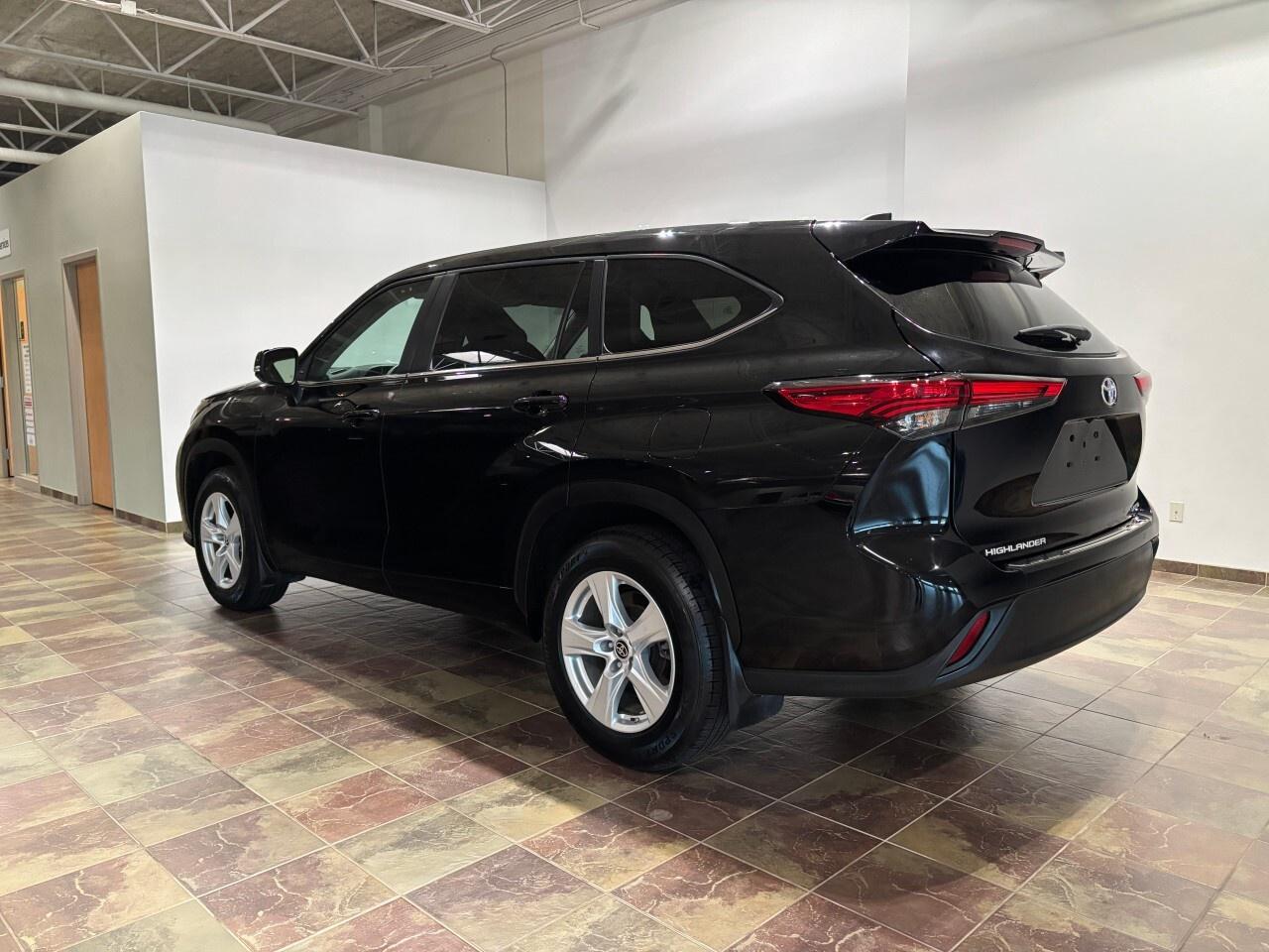 2023 Toyota Highlander LE AWD Photo