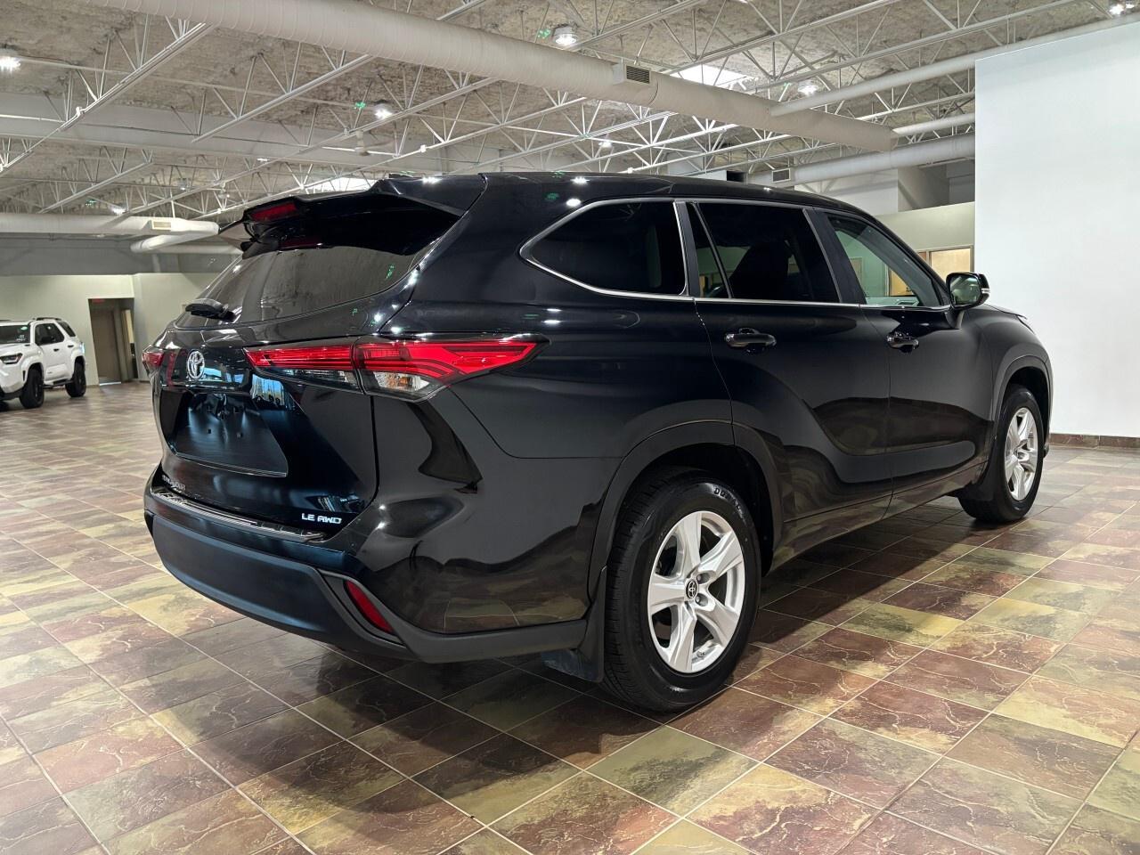 2023 Toyota Highlander LE AWD Photo