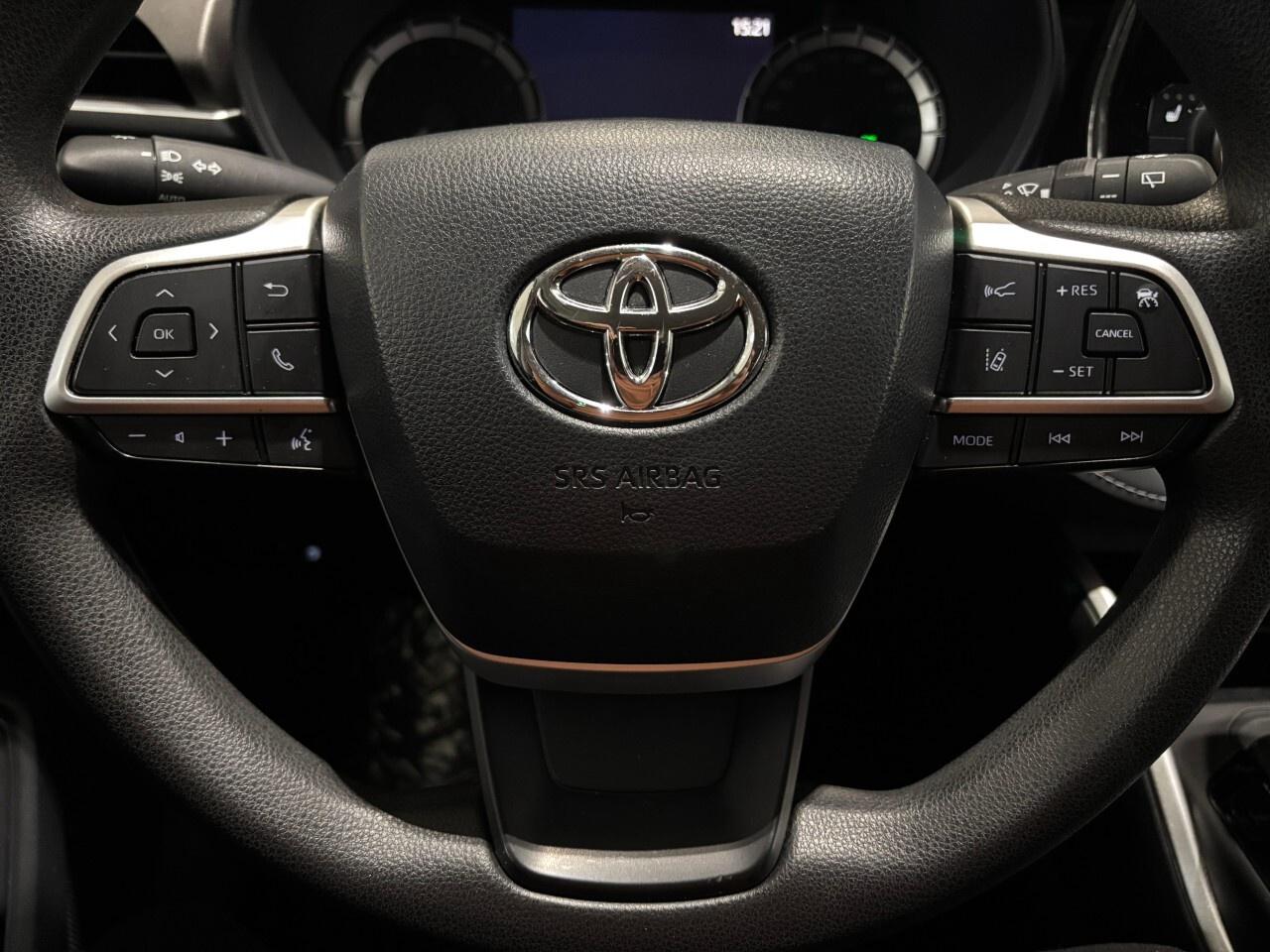 2023 Toyota Highlander LE AWD Photo