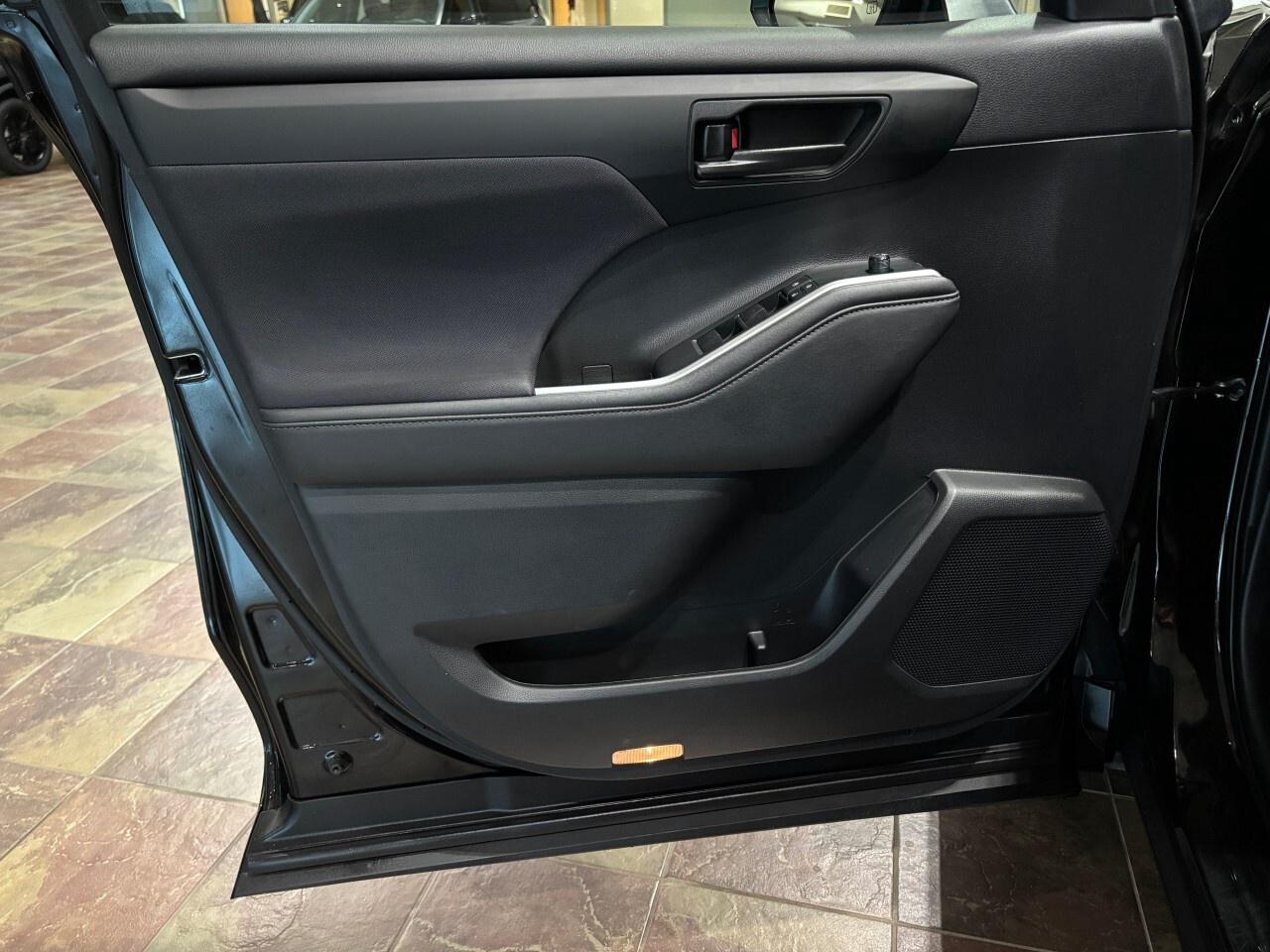2023 Toyota Highlander LE AWD Photo