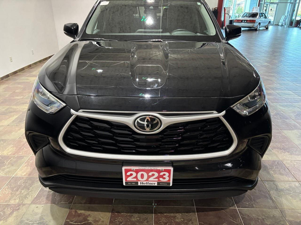2023 Toyota Highlander LE AWD Photo