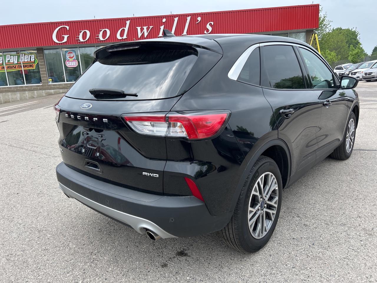 2022 Ford Escape SEL, CLEAN CARFAX, HEATED LEATHER, REMOTE START! Photo