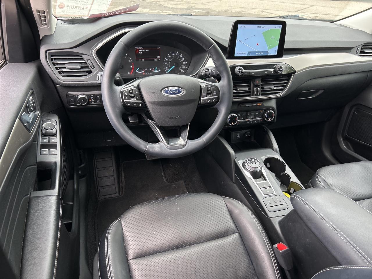 2022 Ford Escape SEL, CLEAN CARFAX, HEATED LEATHER, REMOTE START! Photo