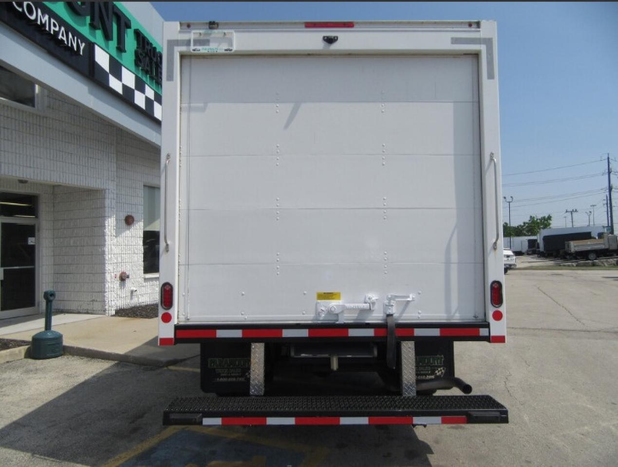2023 GMC Savana 3500 GAS WITH 14 FT ALUMINUM CUBE VAN & ROLL OUT RAMP Photo3