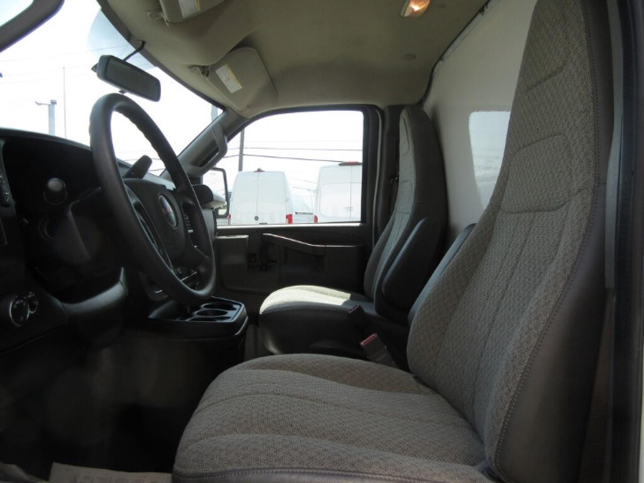 2023 GMC Savana 3500 GAS WITH 14 FT ALUMINUM CUBE VAN & ROLL OUT RAMP Photo