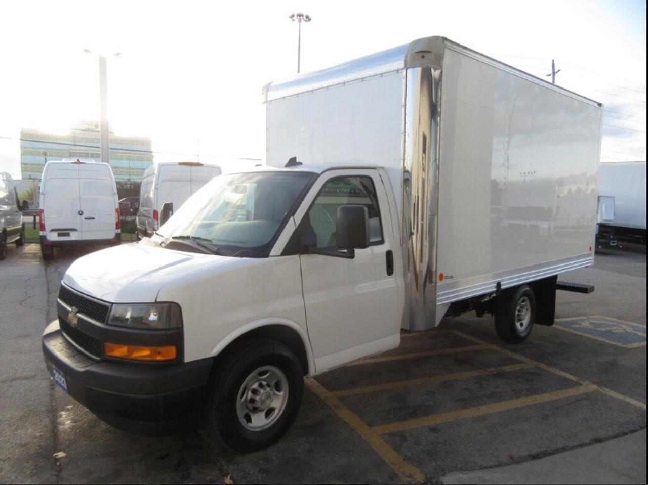 2023 GMC Savana 3500 GAS WITH 14 FT ALUMINUM CUBE VAN & ROLL OUT RAMP Photo