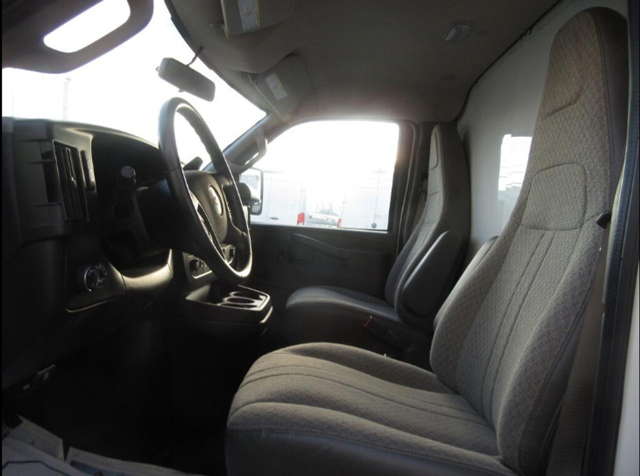 2023 GMC Savana 3500 GAS WITH 14 FT ALUMINUM CUBE VAN & ROLL OUT RAMP Photo