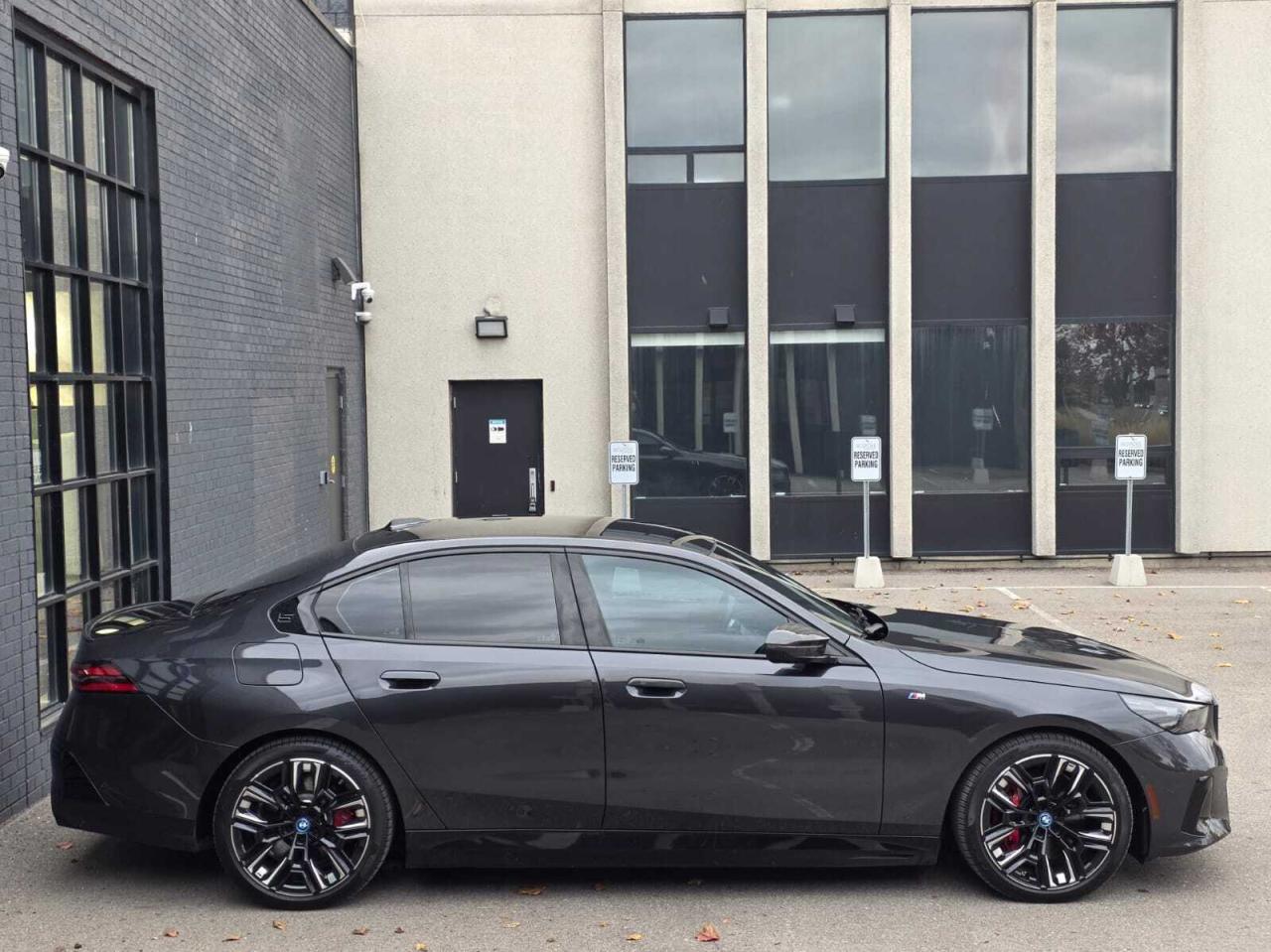 2025 BMW i5 M60 xDrive Sedan Photo