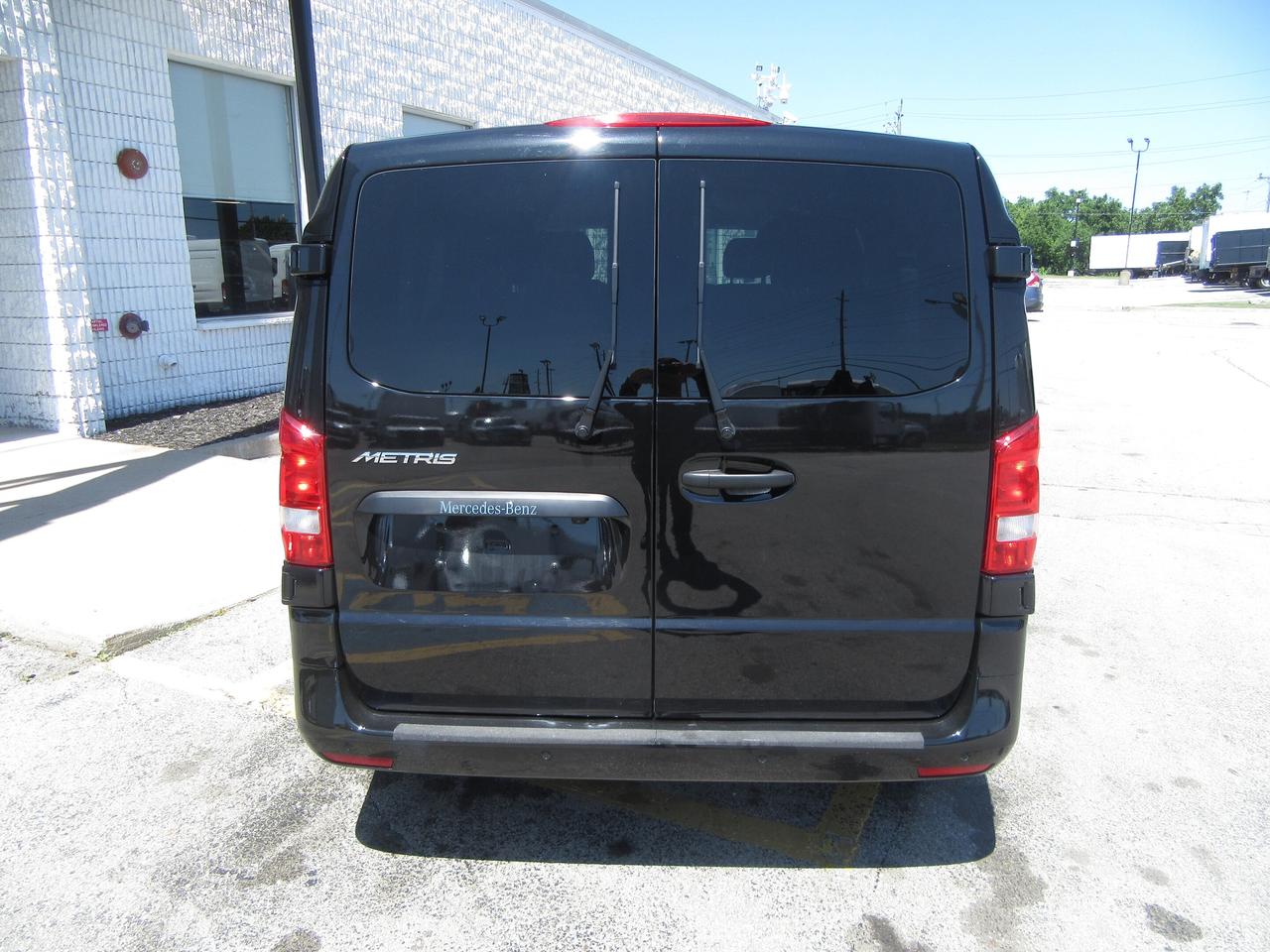 2023 Mercedes-Benz Metris Passenger Van  Photo4