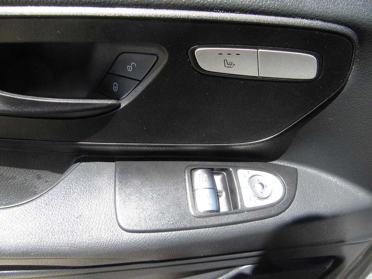 2023 Mercedes-Benz Metris Passenger Van  Photo