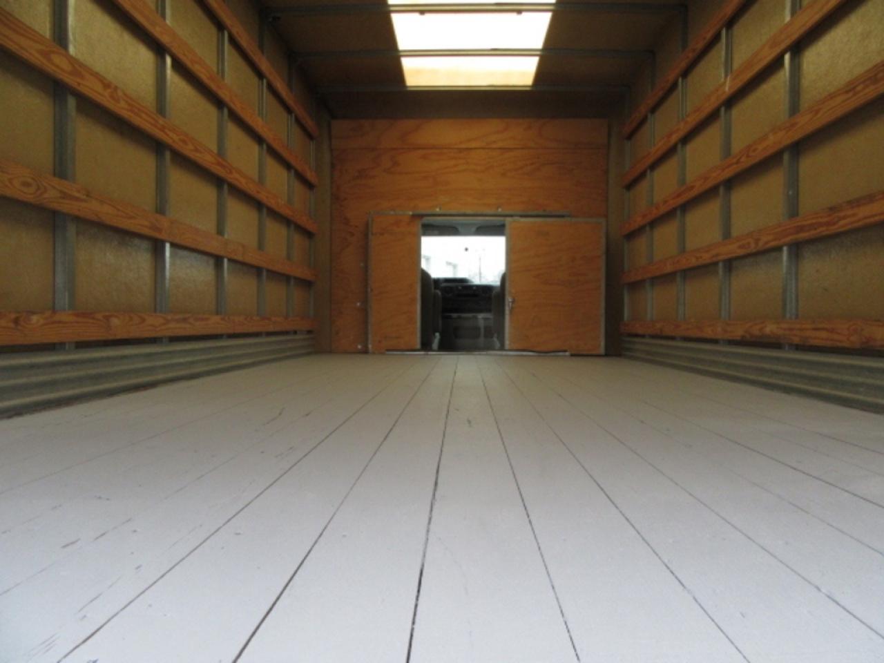 2021 Ford E-Series GAS 16 FT CUBE VAN WITH ROLLOUT RAMP Photo4