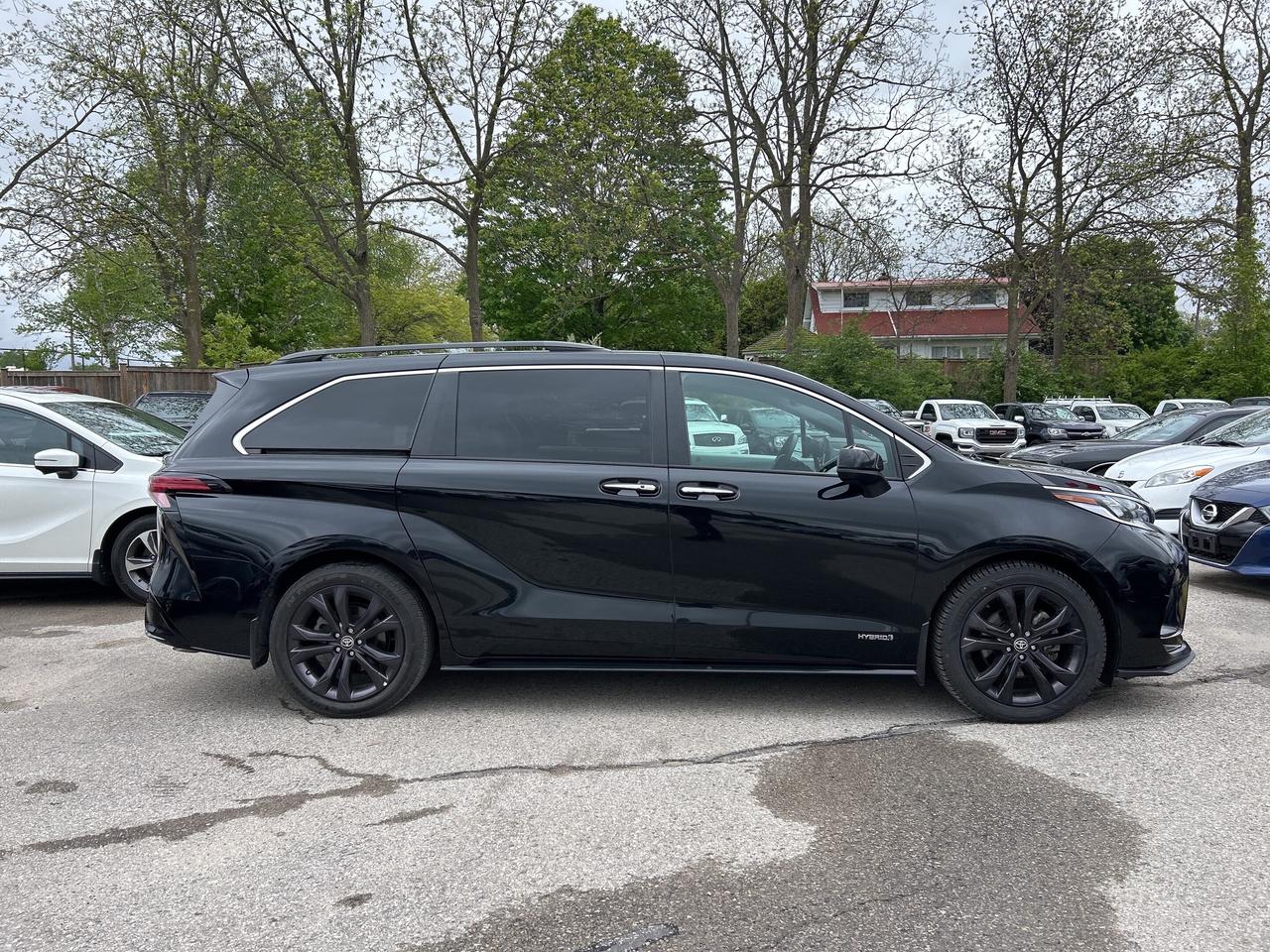 2021 Toyota Sienna XSE 7-PASS, HYBRID, CLEAN CARFAX, SUNROOF, LEATHER Photo