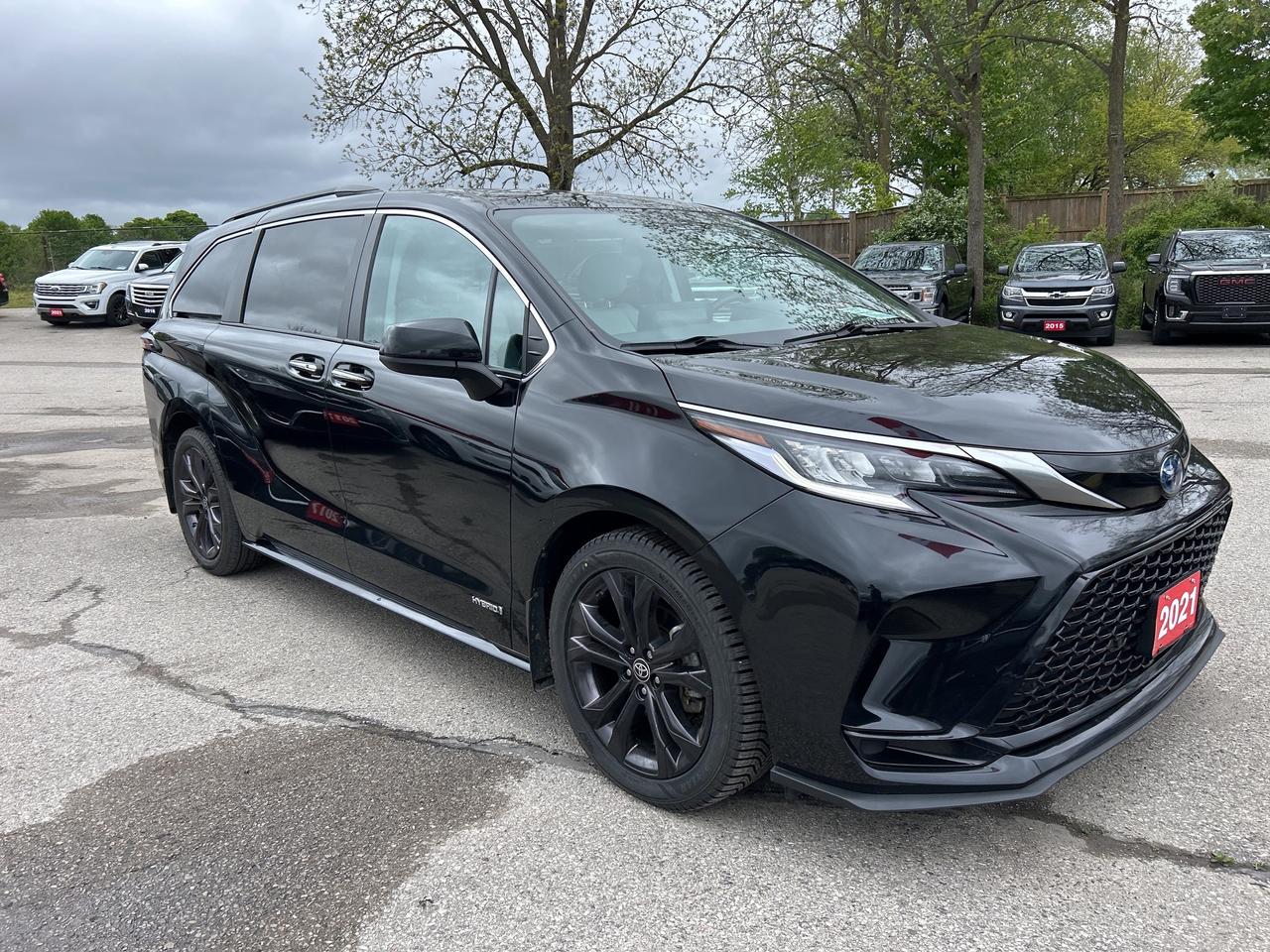 2021 Toyota Sienna XSE 7-PASS, HYBRID, CLEAN CARFAX, SUNROOF, LEATHER Photo3