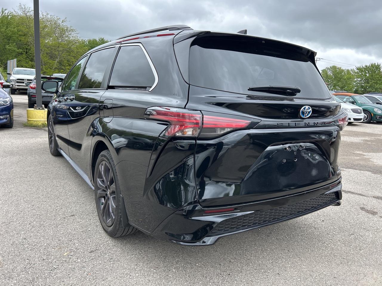 2021 Toyota Sienna XSE 7-PASS, HYBRID, CLEAN CARFAX, SUNROOF, LEATHER Photo