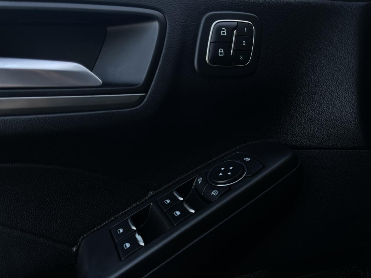 2021 Ford Escape TITANIUM AWD   Leather   Pano Roof   Navi Photo