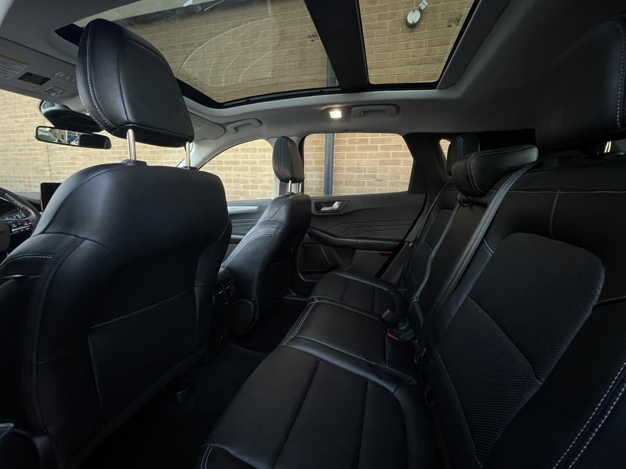 2021 Ford Escape TITANIUM AWD   Leather   Pano Roof   Navi Photo