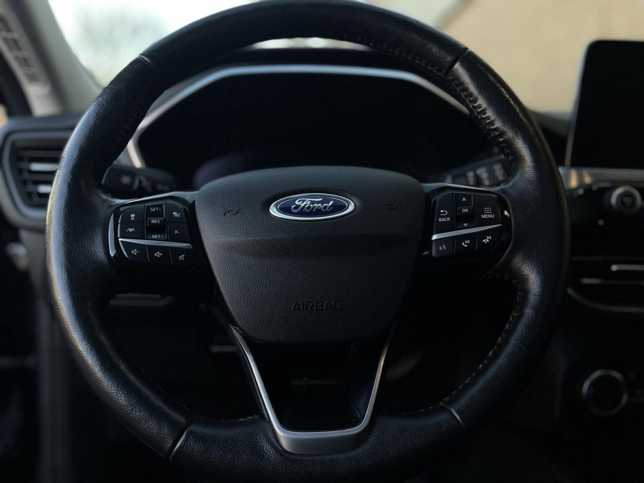 2021 Ford Escape TITANIUM AWD   Leather   Pano Roof   Navi Photo